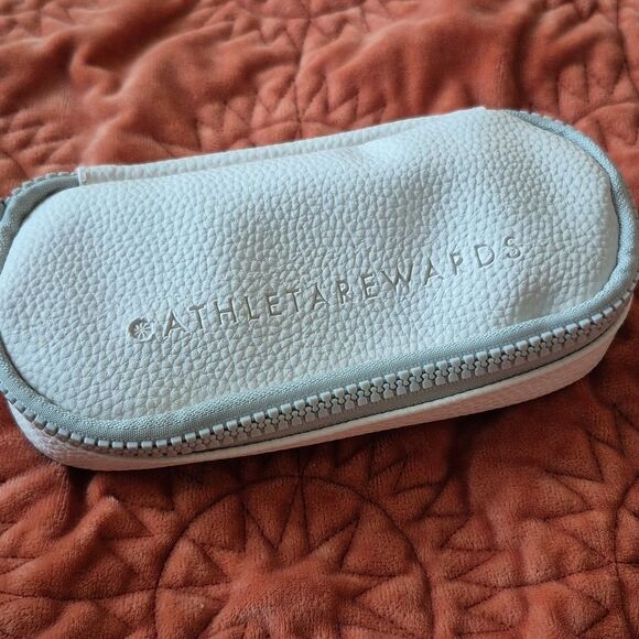 Athleta Rewards Sunglass Case Travel Pack - Picture 2 of 6